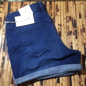 Universal Thread Shorts NWT